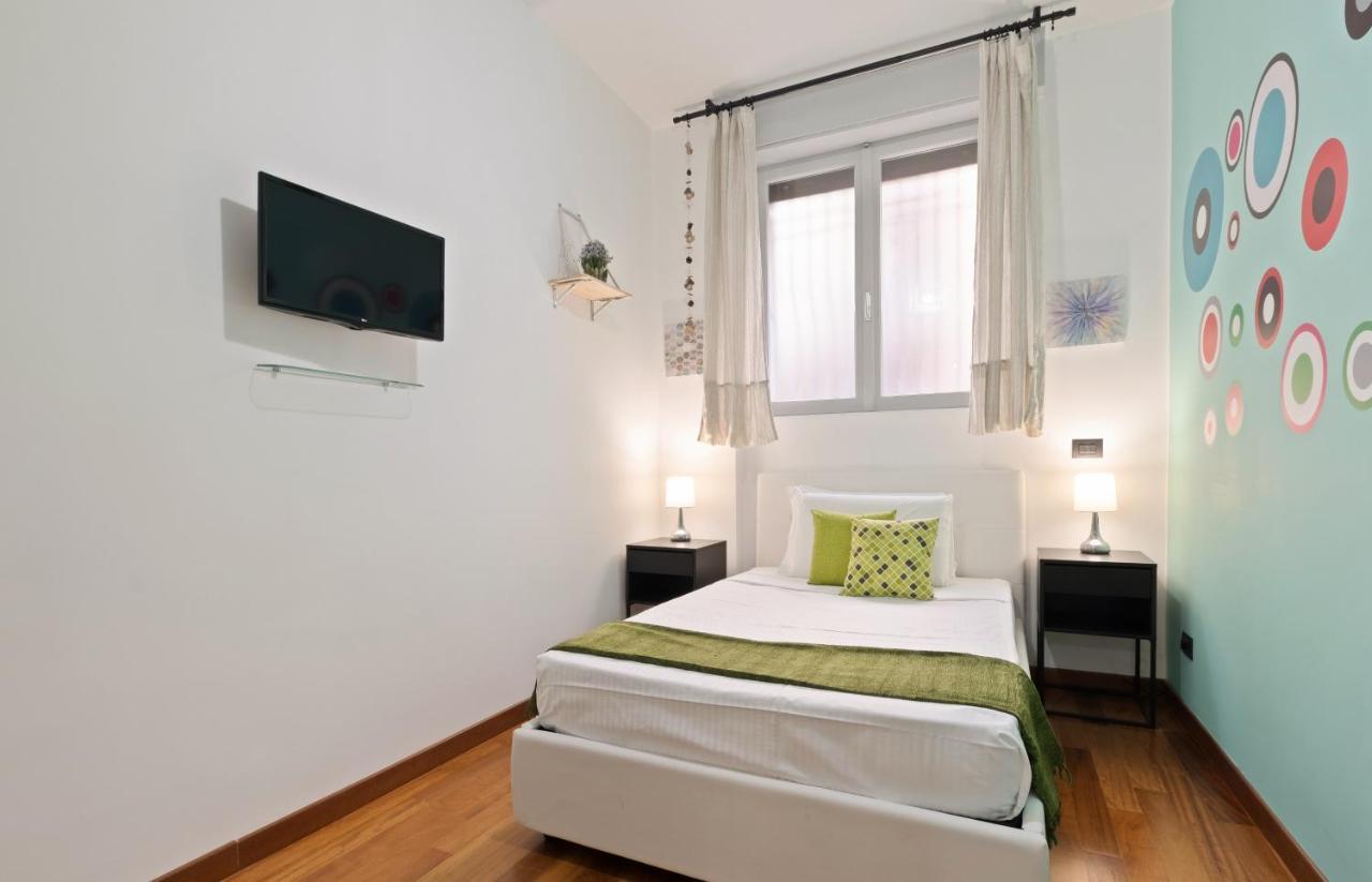 3 Bed Modern Flat - 15 Minutes Walk To Colosseum Appartamento Roma